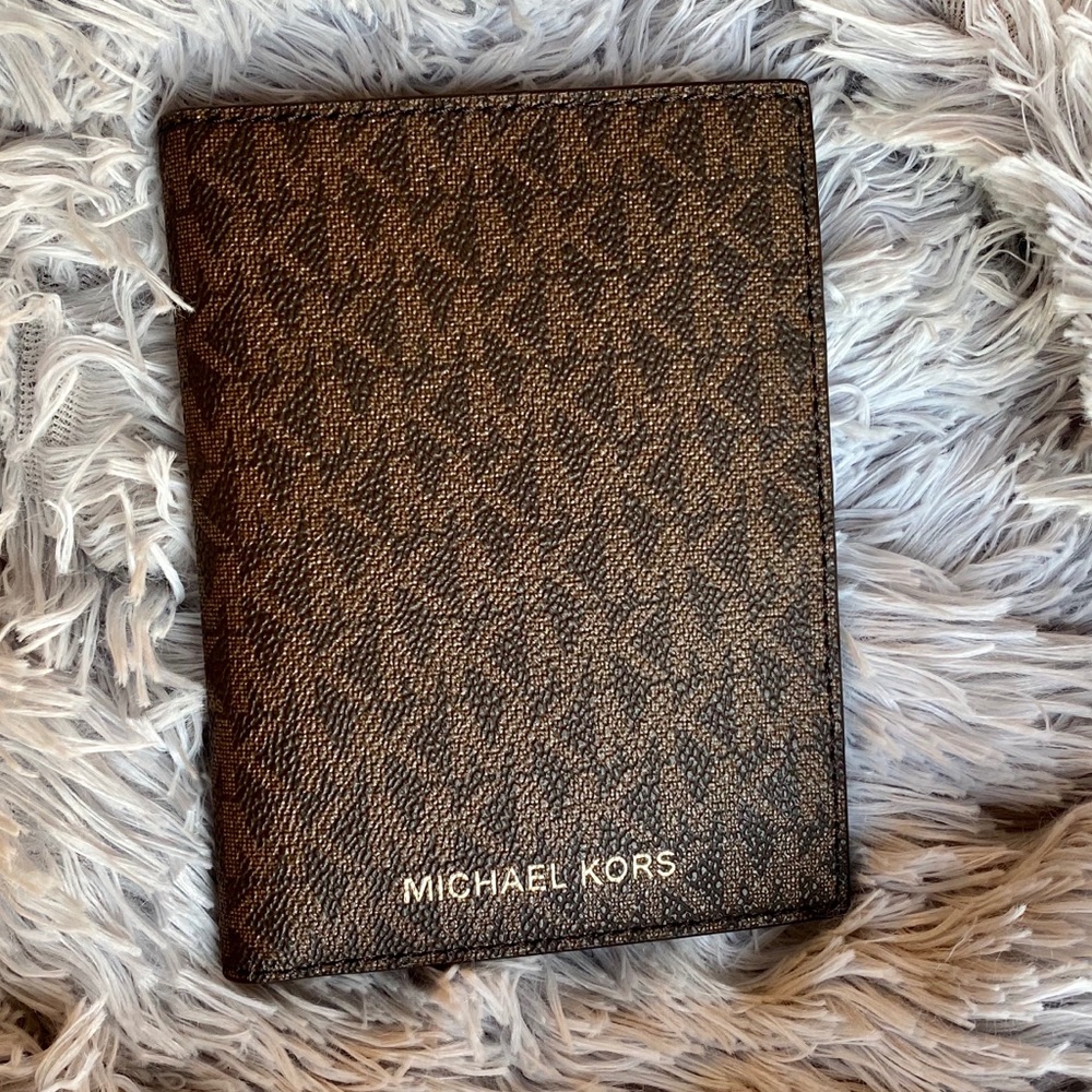 Brand New Authentic Michael Kors Wallet Never Used